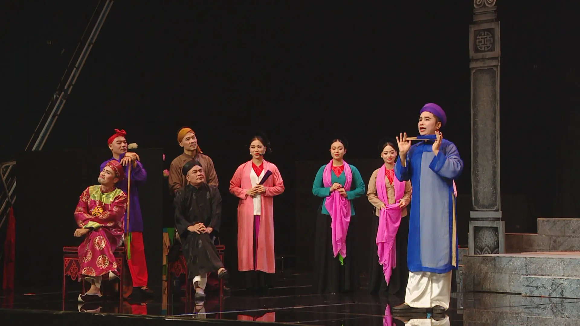 'Chuyện làng Đình' gìn giữ truyền thống qua 'Sân khấu truyền hình'